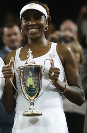 4-Serena-with-her-sister-Venus-showing-off-their-Wimbledon-2012-Ladies-Doubles-trophy.2.jpg